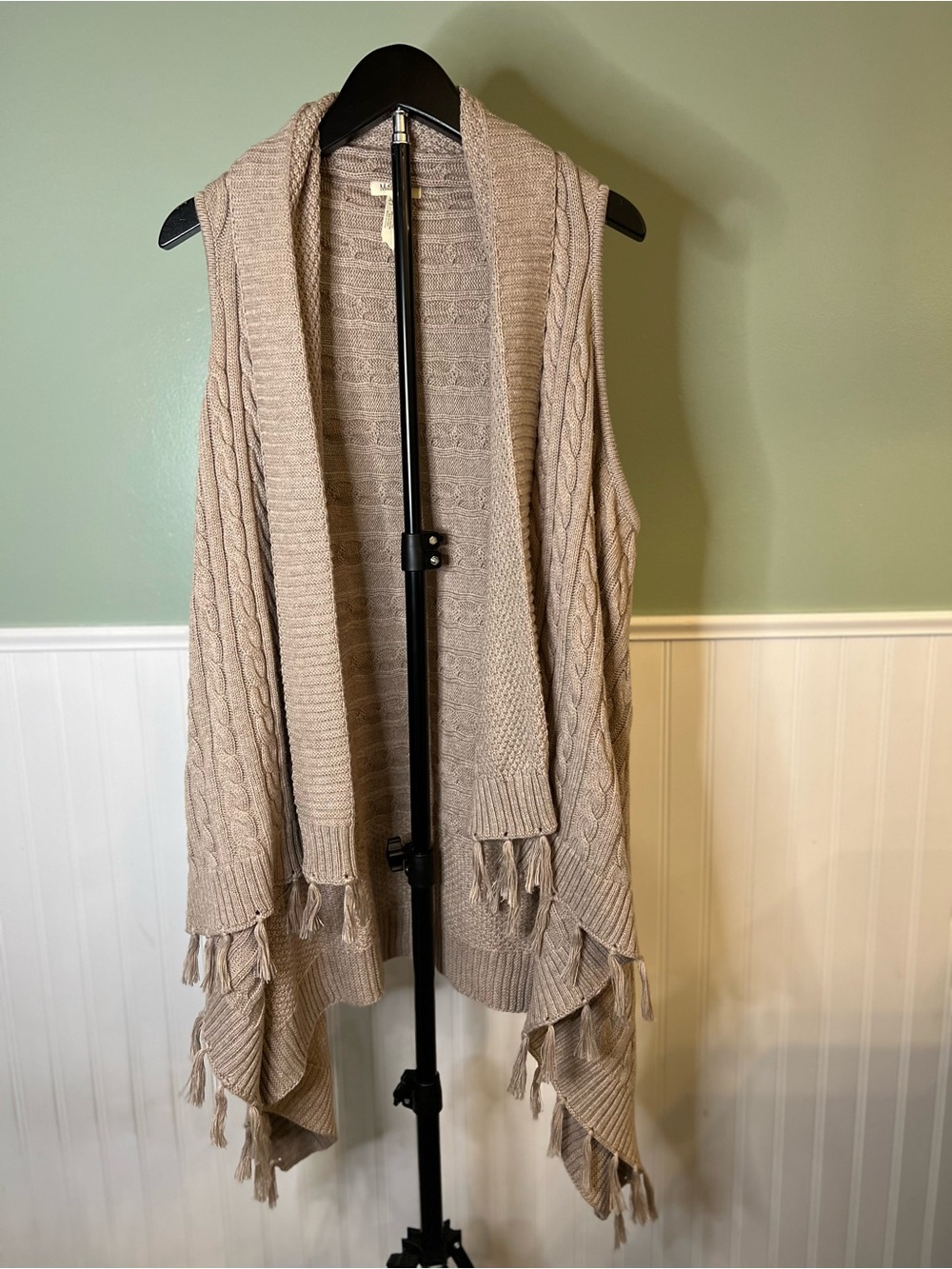 Matilda Jane Taupe Cable Knit Fringe Open Drape Sleeveless Cardigan. Size M